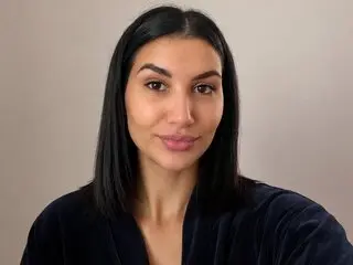 MirandaLandeo shows toy